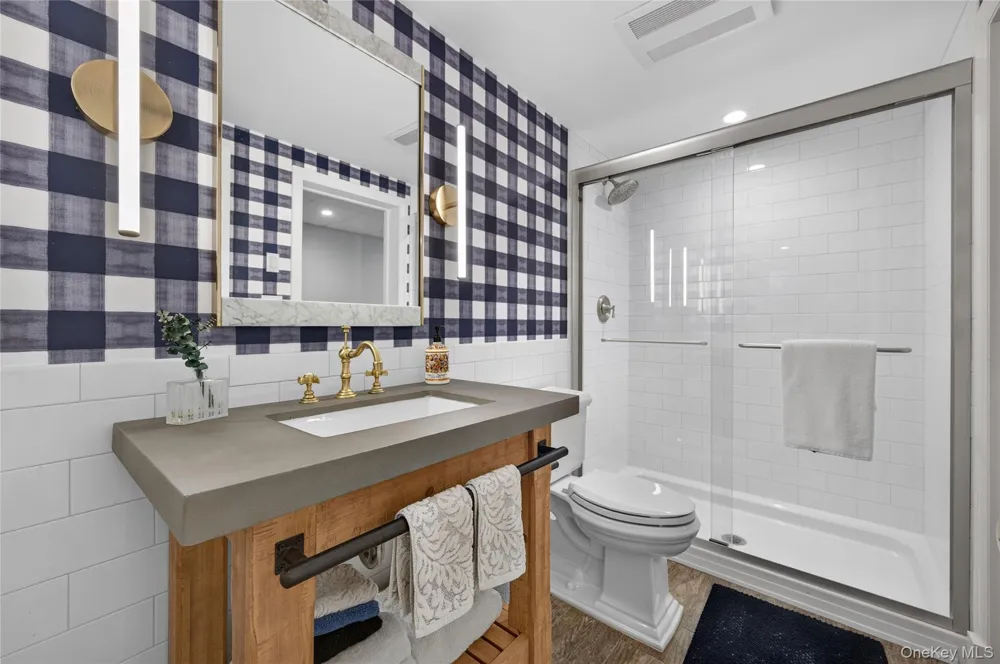 2 Lands End Road Locust Valley, NY 11560