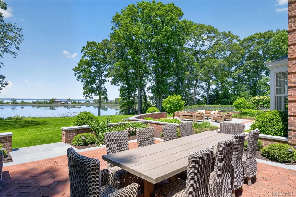 2 Lands End Road Locust Valley, NY 11560