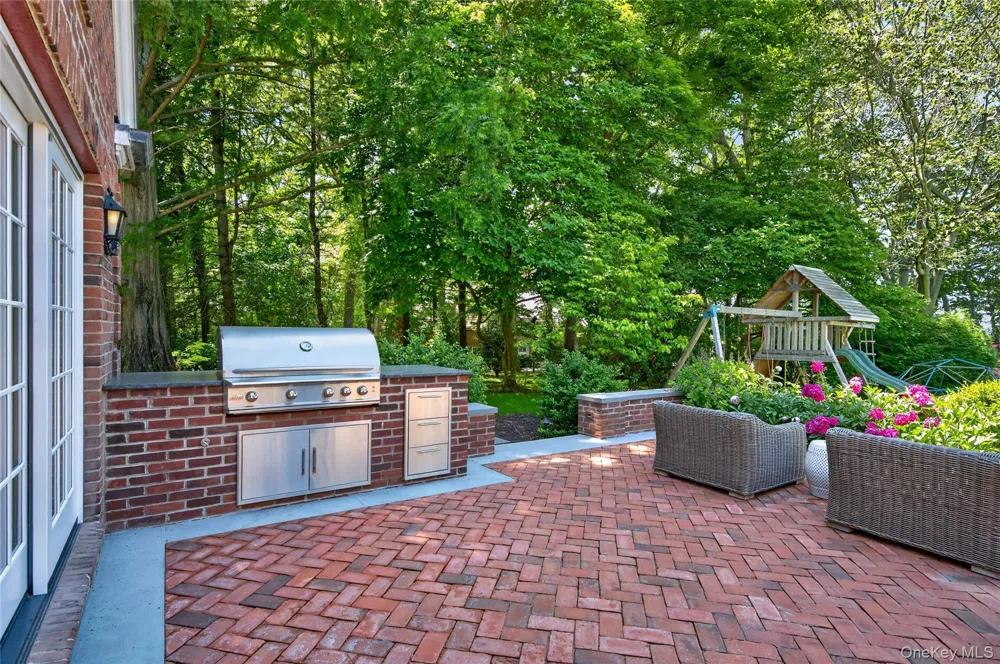 2 Lands End Road Locust Valley, NY 11560