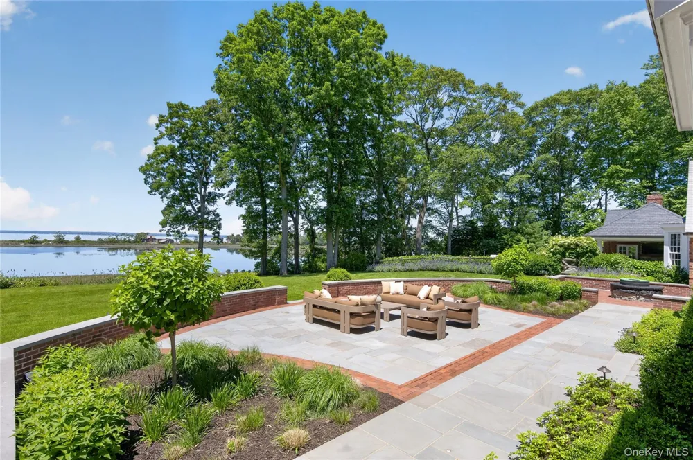 2 Lands End Road Locust Valley, NY 11560