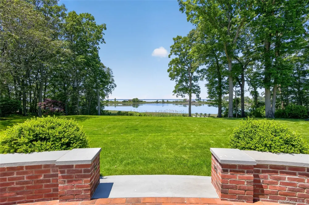 2 Lands End Road Locust Valley, NY 11560