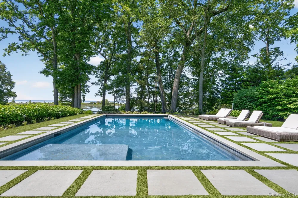 2 Lands End Road Locust Valley, NY 11560