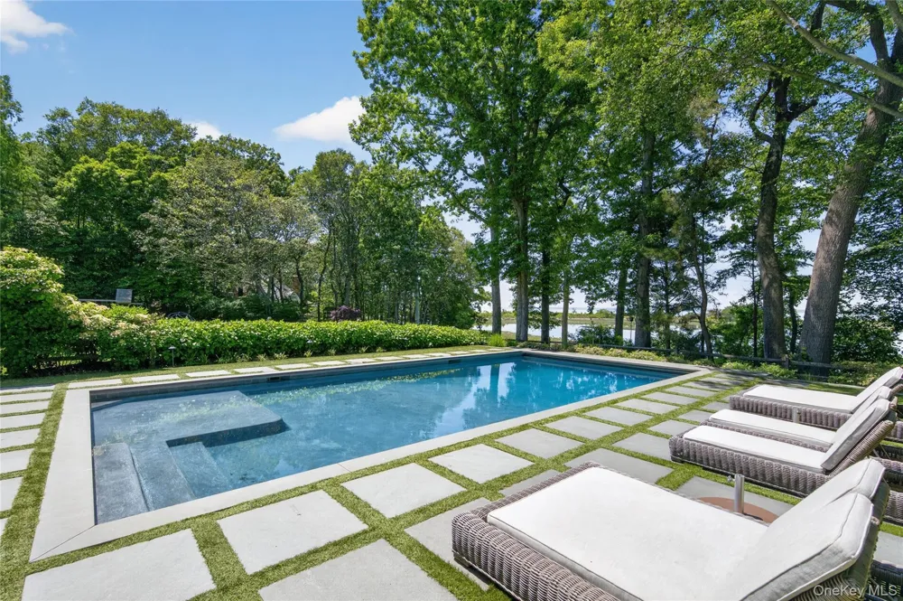 2 Lands End Road Locust Valley, NY 11560