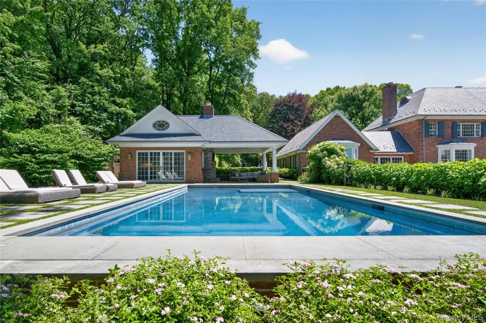 2 Lands End Road Locust Valley, NY 11560