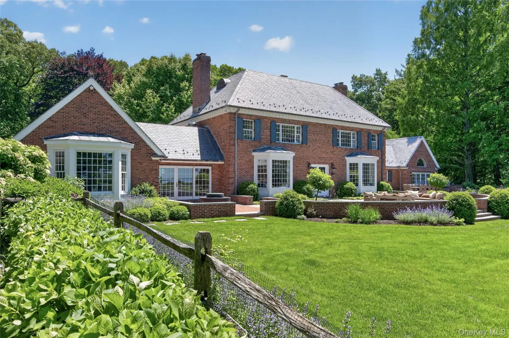 2 Lands End Road Locust Valley, NY 11560