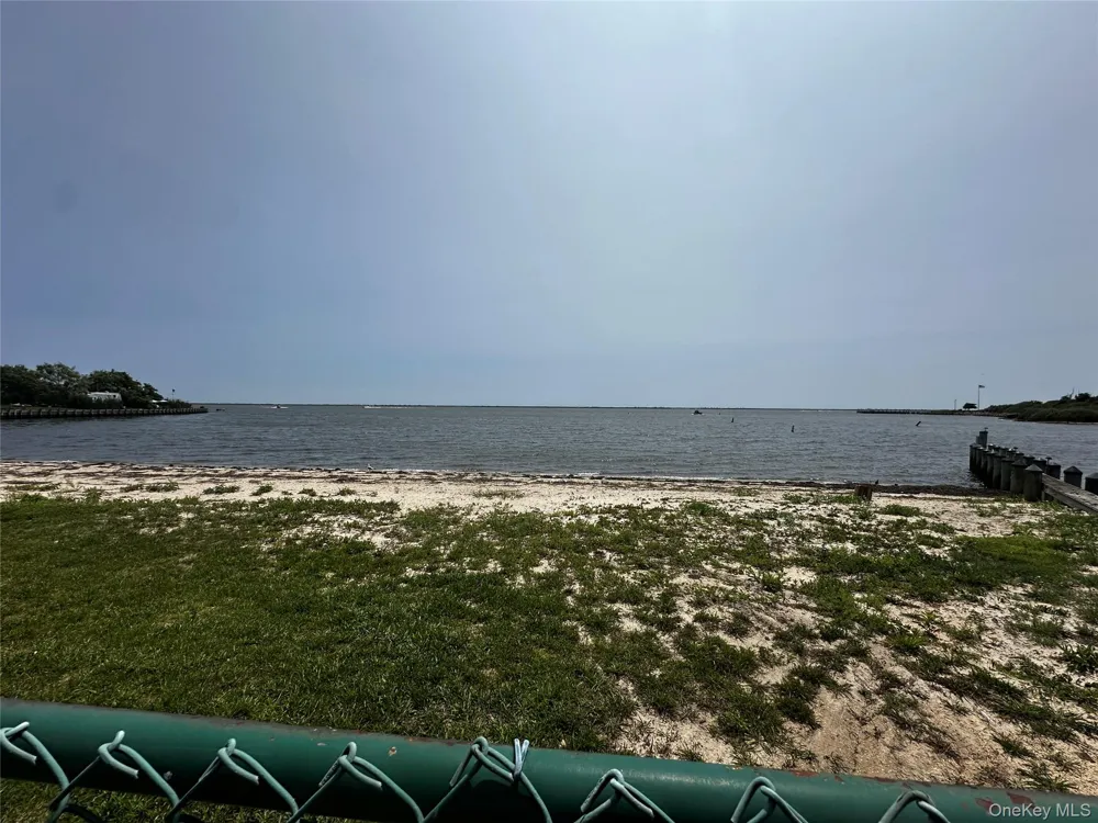 445 Mariners Way Copiague, NY 11726
