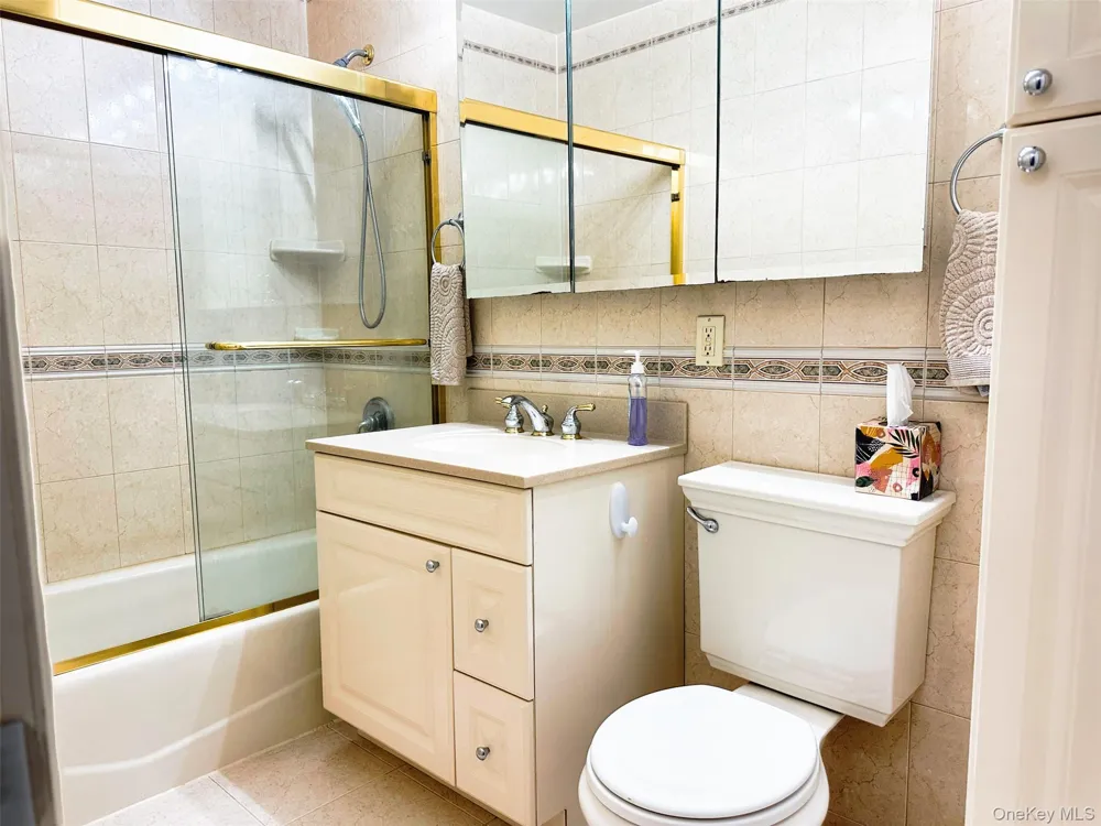 445 Mariners Way Copiague, NY 11726