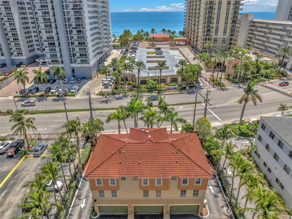 2065 S Ocean Dr #TH1 Hallandale Beach, FL 33009