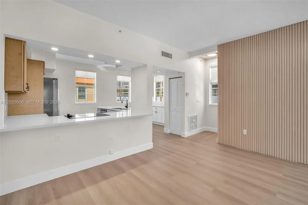 2065 S Ocean Dr #TH1 Hallandale Beach, FL 33009