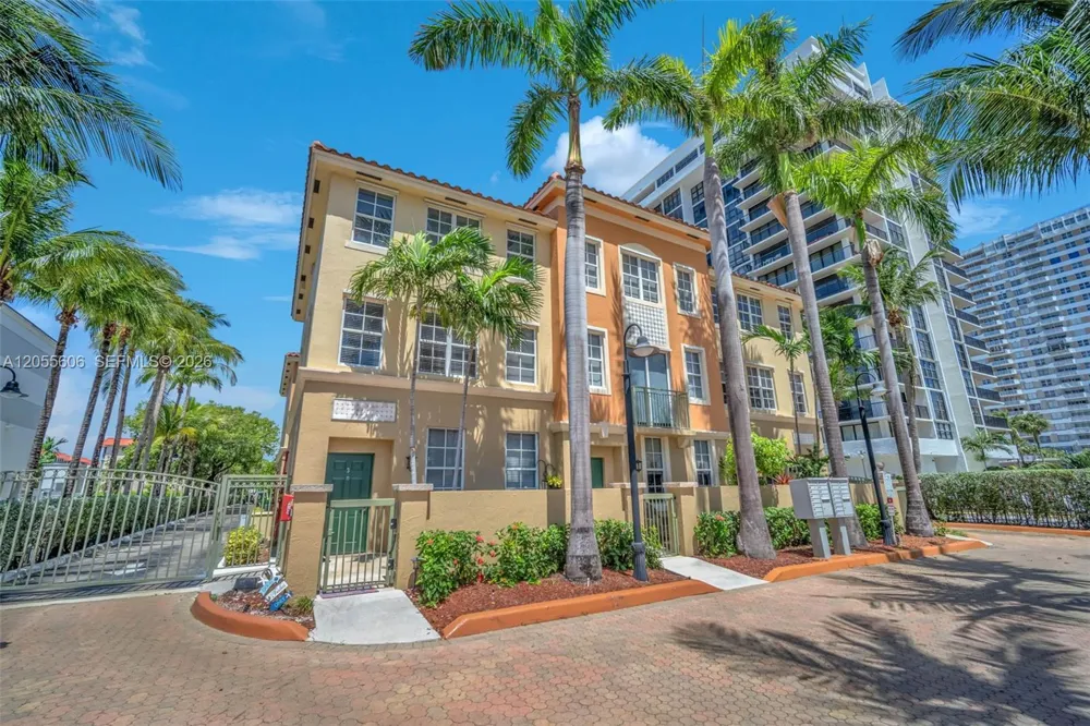2065 S Ocean Dr #TH1 Hallandale Beach, FL 33009