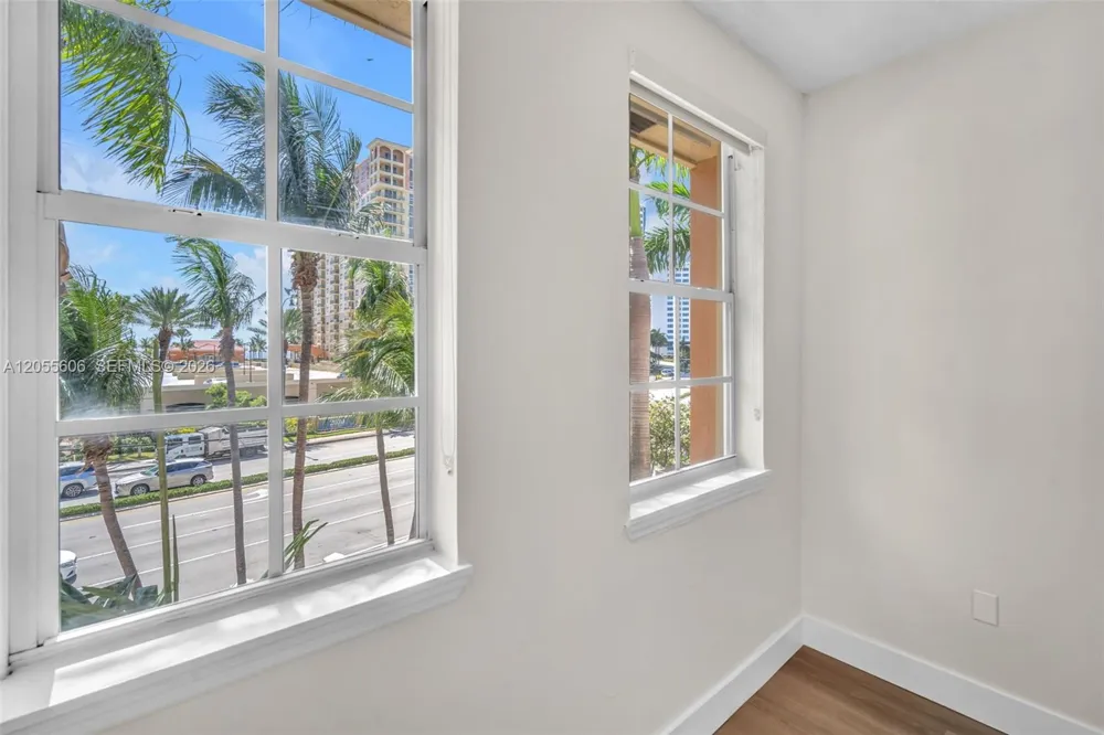 2065 S Ocean Dr #TH1 Hallandale Beach, FL 33009