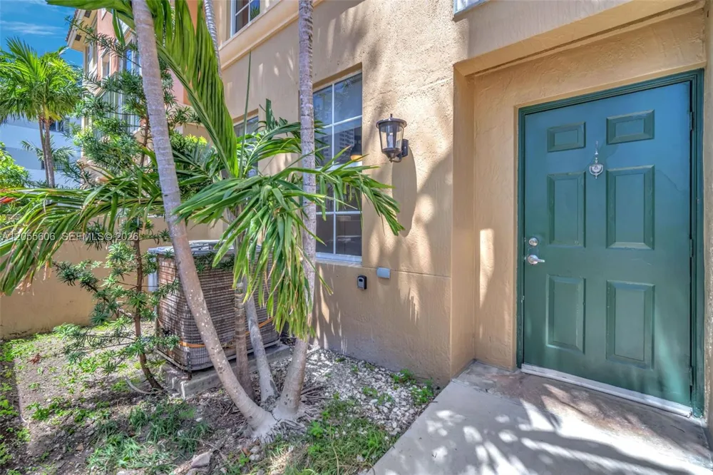 2065 S Ocean Dr #TH1 Hallandale Beach, FL 33009