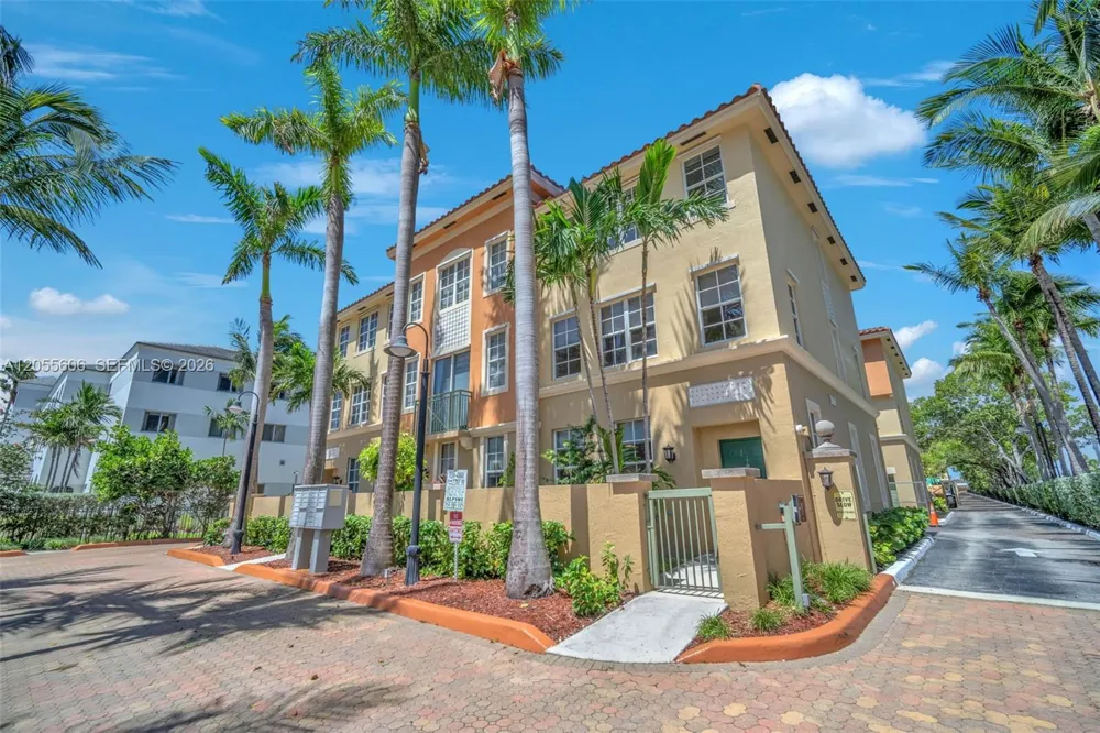 2065 S Ocean Dr #TH1 Hallandale Beach, FL 33009