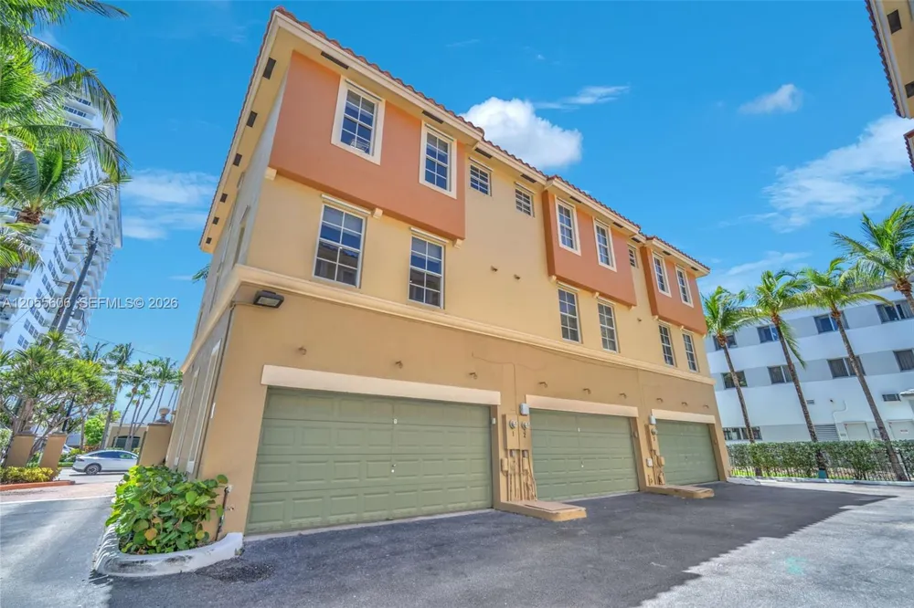 2065 S Ocean Dr #TH1 Hallandale Beach, FL 33009