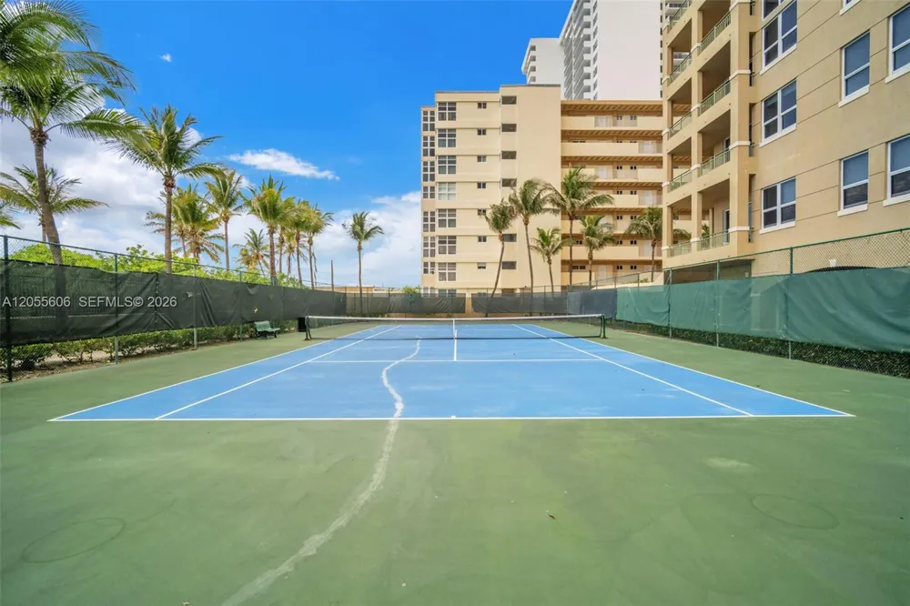 2065 S Ocean Dr #TH1 Hallandale Beach, FL 33009