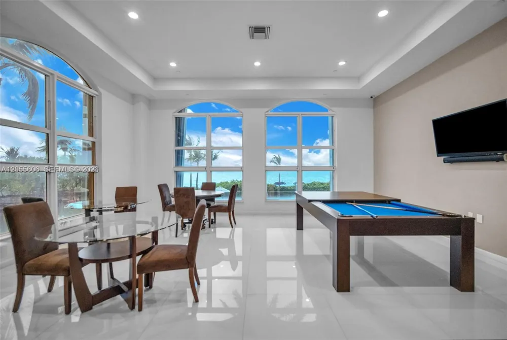 2065 S Ocean Dr #TH1 Hallandale Beach, FL 33009