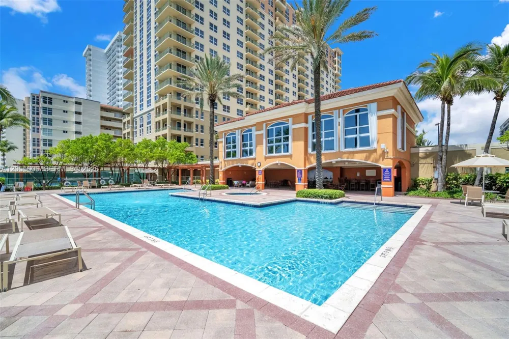 2065 S Ocean Dr #TH1 Hallandale Beach, FL 33009