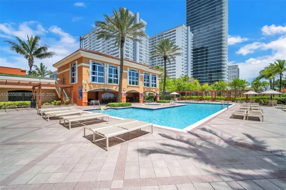 2065 S Ocean Dr #TH1 Hallandale Beach, FL 33009