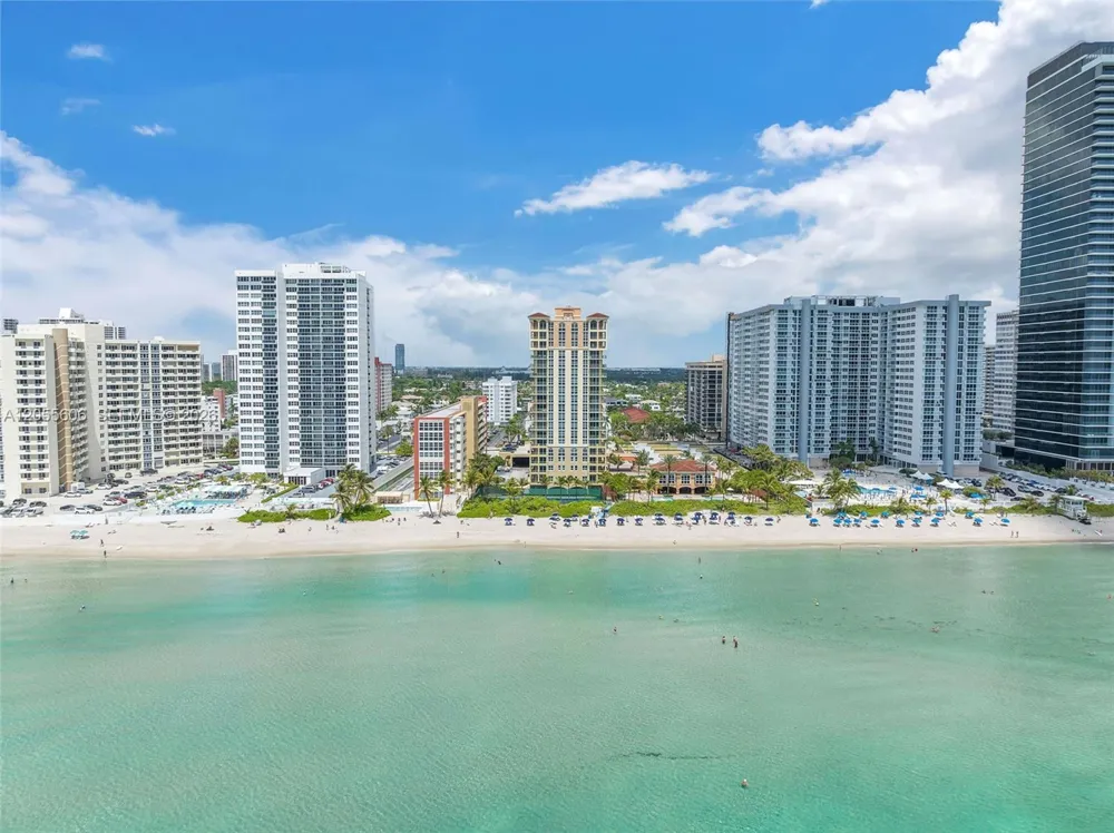 2065 S Ocean Dr #TH1 Hallandale Beach, FL 33009