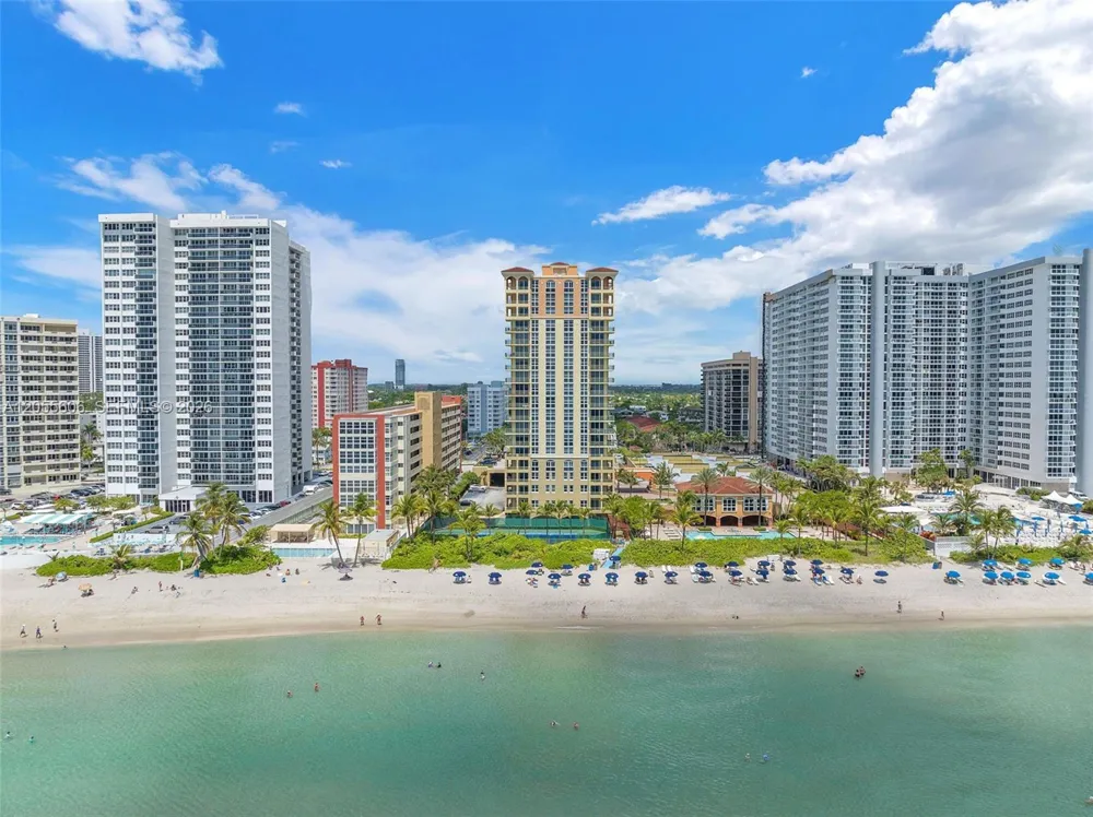 2065 S Ocean Dr #TH1 Hallandale Beach, FL 33009