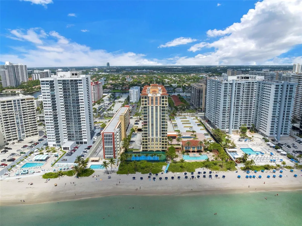 2065 S Ocean Dr #TH1 Hallandale Beach, FL 33009