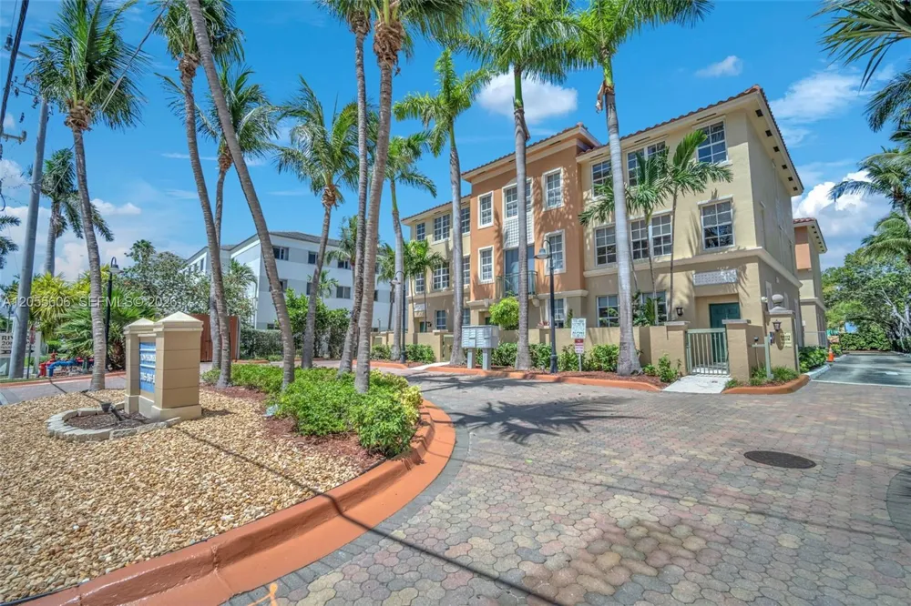 2065 S Ocean Dr #TH1 Hallandale Beach, FL 33009