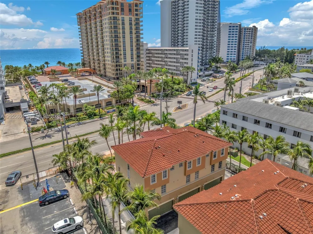 2065 S Ocean Dr #TH1 Hallandale Beach, FL 33009