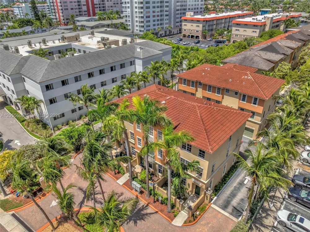2065 S Ocean Dr #TH1 Hallandale Beach, FL 33009