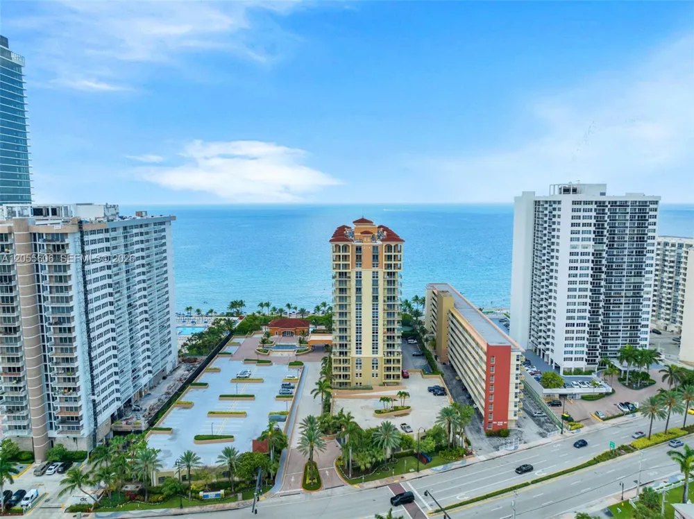 2065 S Ocean Dr #TH1 Hallandale Beach, FL 33009
