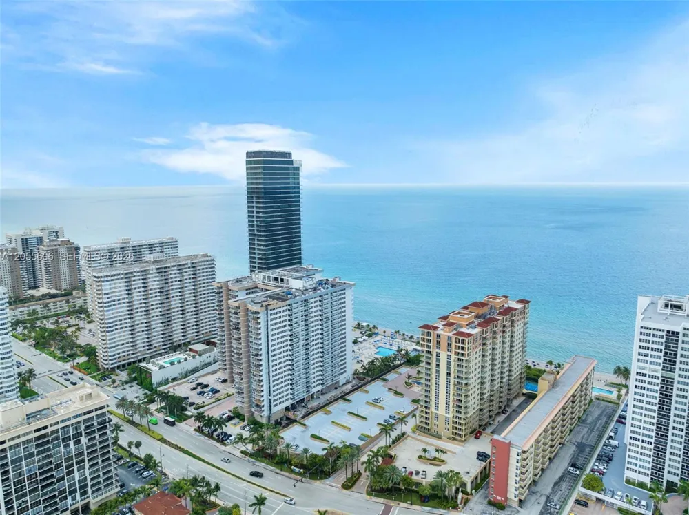 2065 S Ocean Dr #TH1 Hallandale Beach, FL 33009