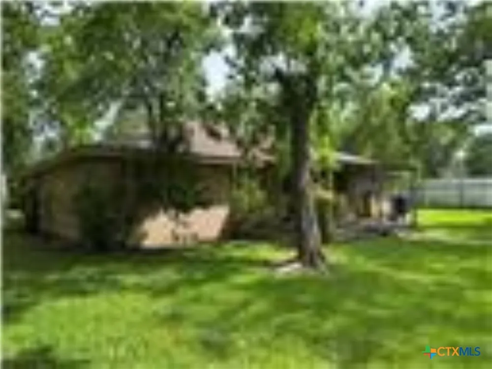 1609 Forrest Drive Wharton, TX 77488