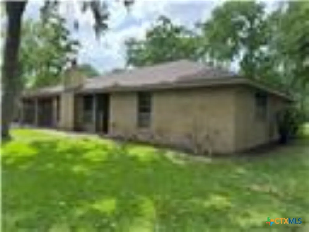 1609 Forrest Drive Wharton, TX 77488