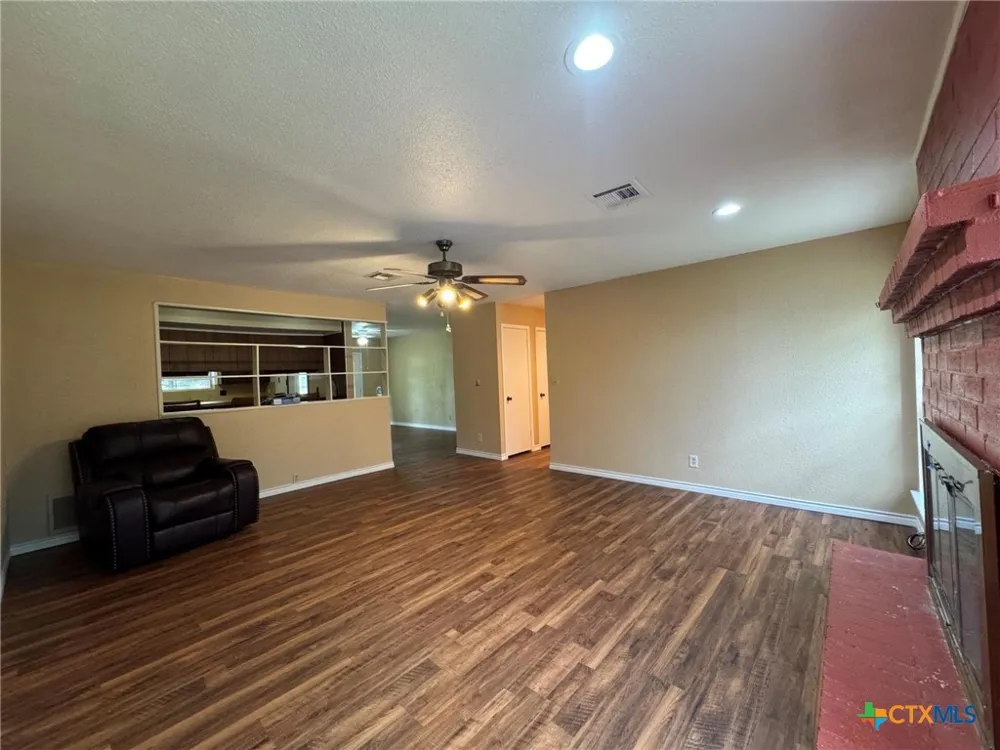 1609 Forrest Drive Wharton, TX 77488
