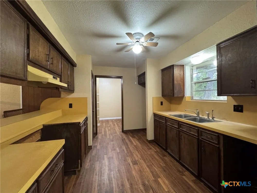 1609 Forrest Drive Wharton, TX 77488
