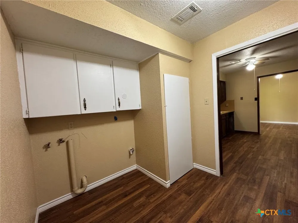 1609 Forrest Drive Wharton, TX 77488