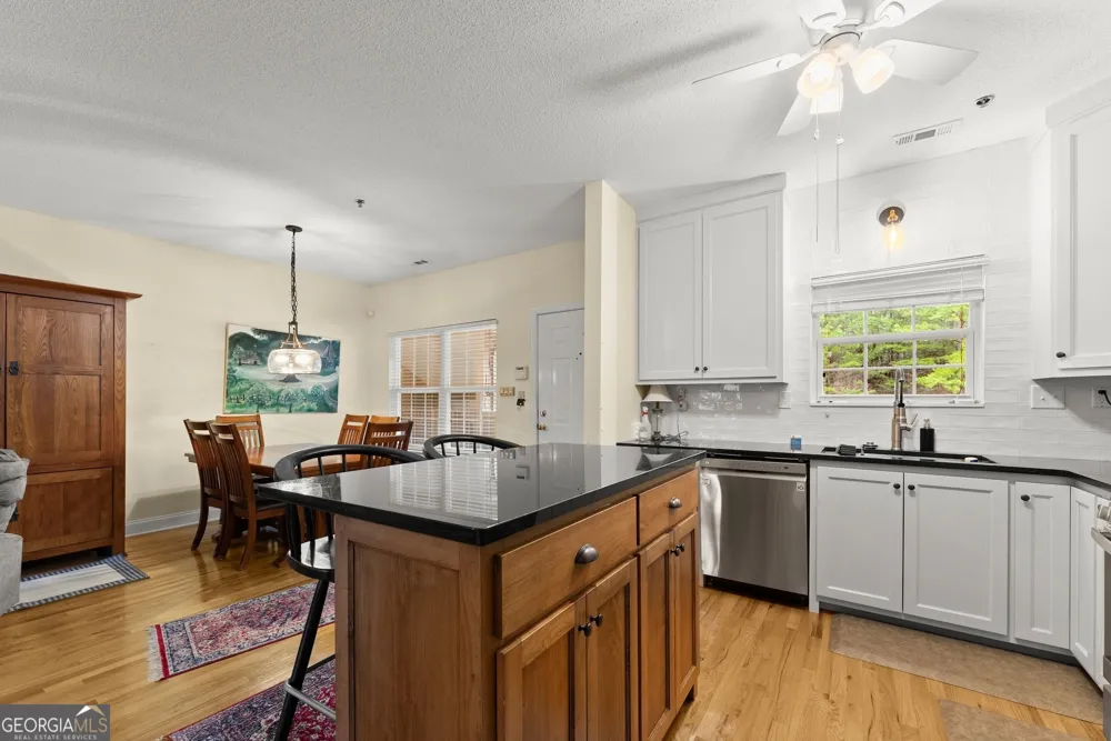 20 Gleneagle CT Clayton, GA 30525