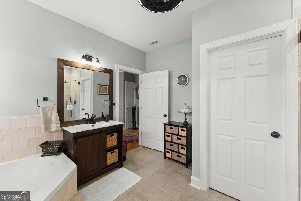 20 Gleneagle CT Clayton, GA 30525