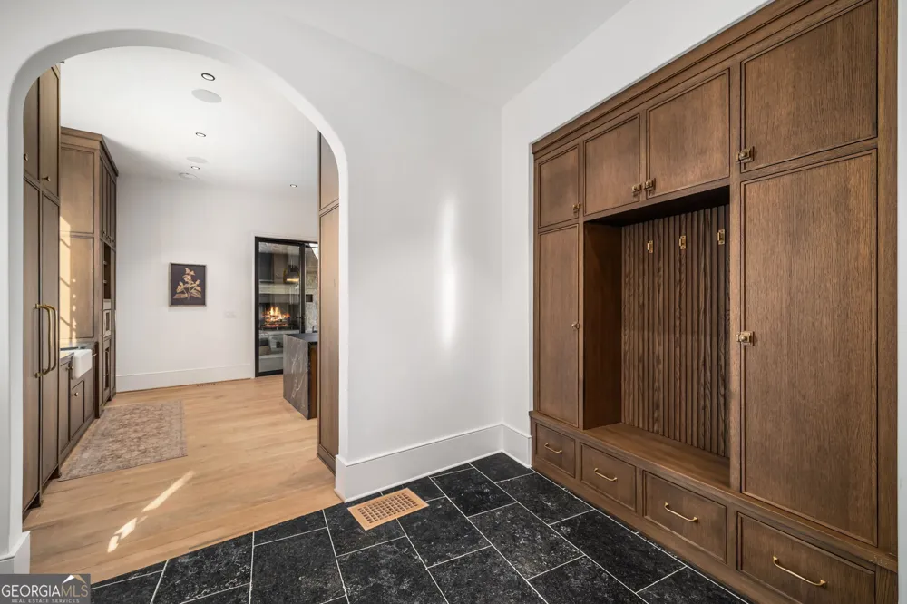 814 Summit RDG Clarkesville, GA 30523