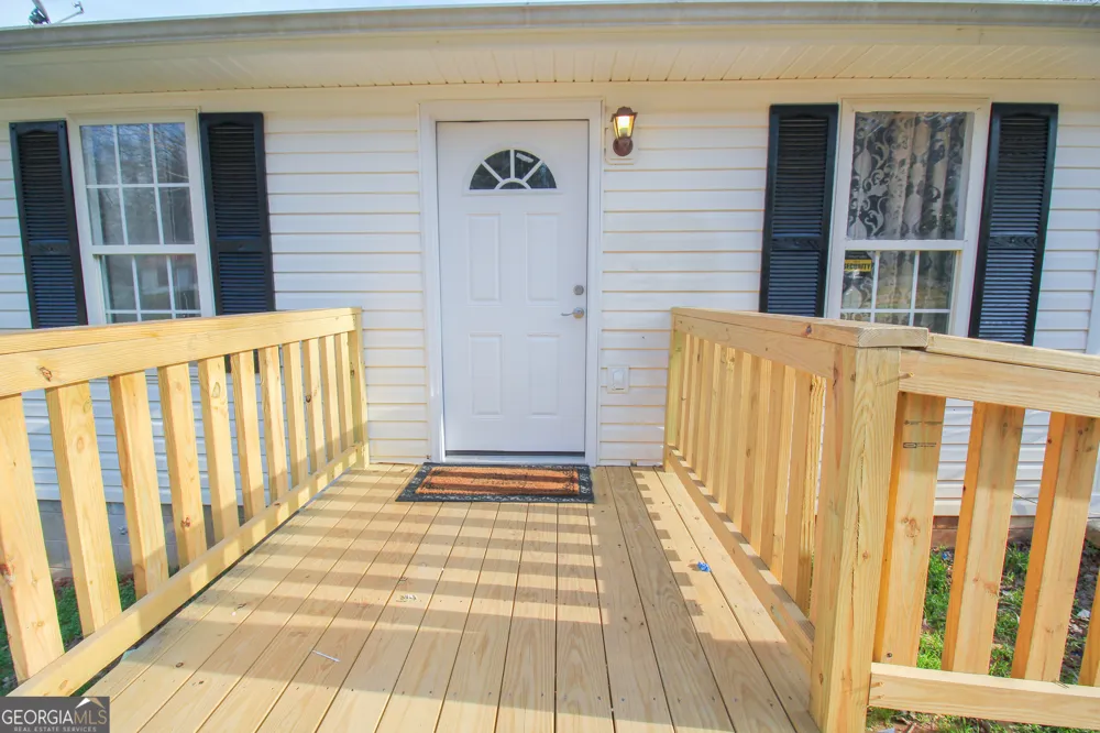 5674 Maiden LN Lula, GA 30554