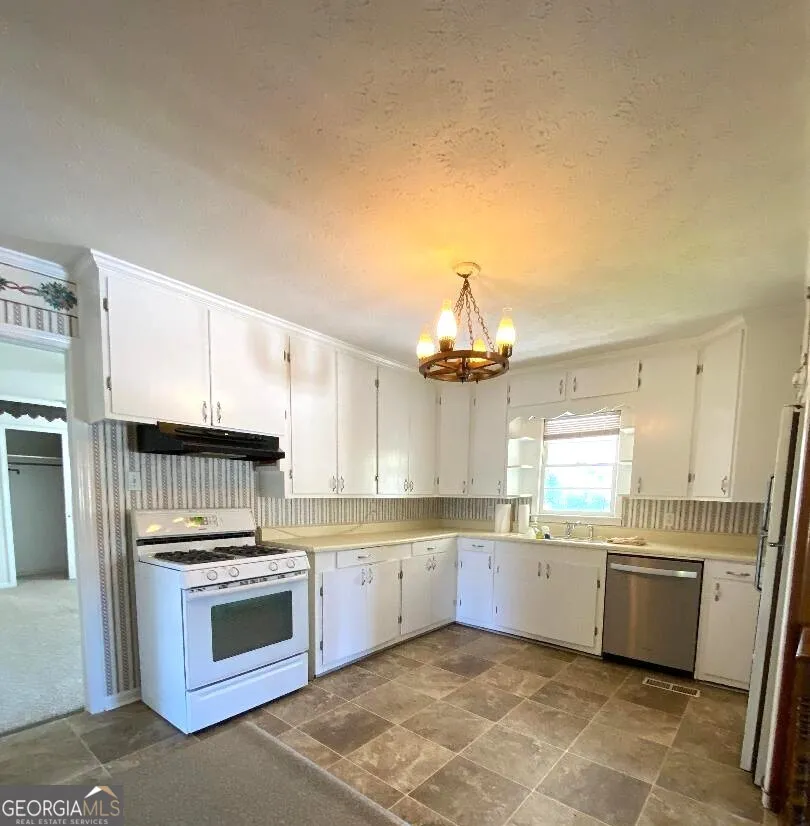 555 Jordan LN Swainsboro, GA 30401