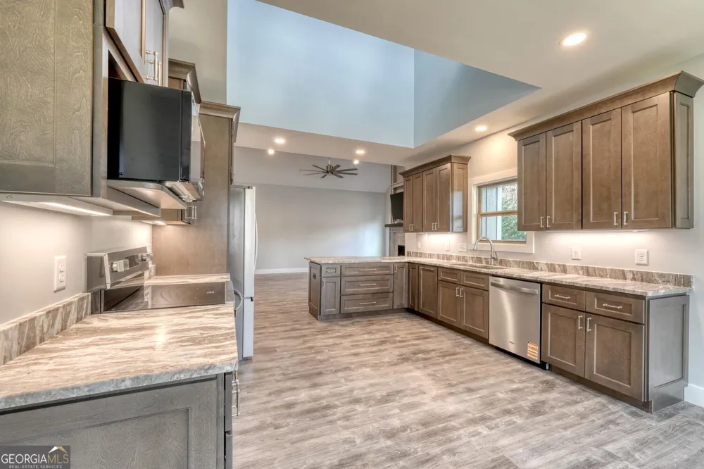 98 Brett WAY Hiawassee, GA 30546