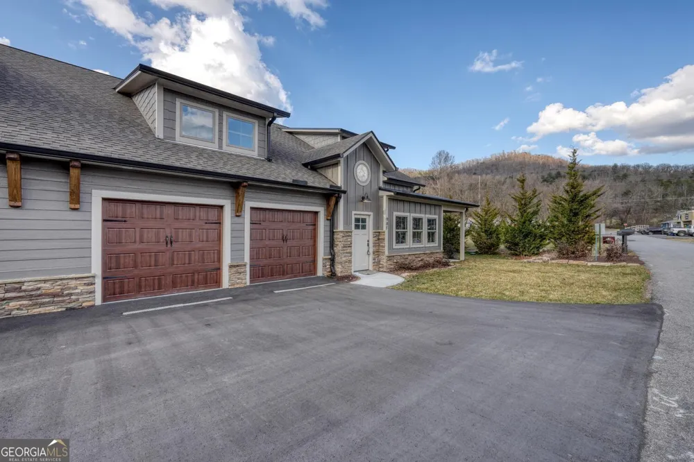 98 Brett WAY Hiawassee, GA 30546