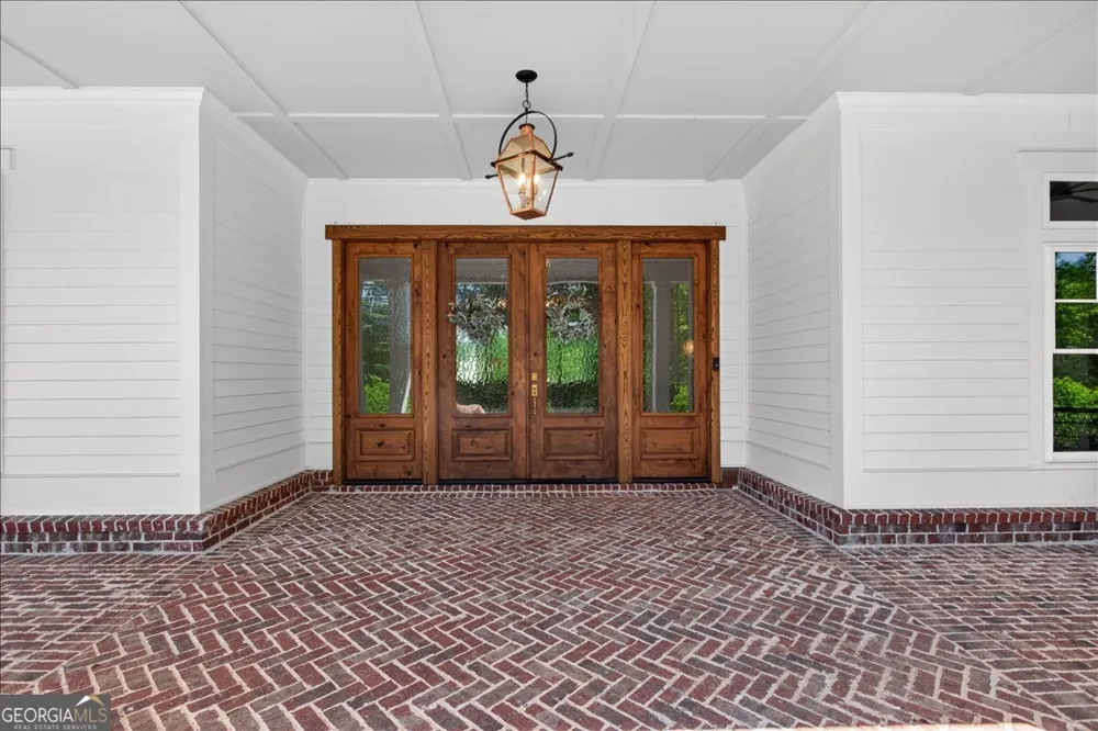 800 Garland Mountain TRL Waleska, GA 30183