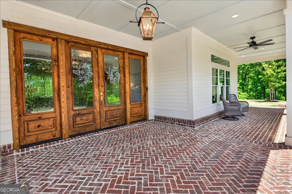 800 Garland Mountain TRL Waleska, GA 30183