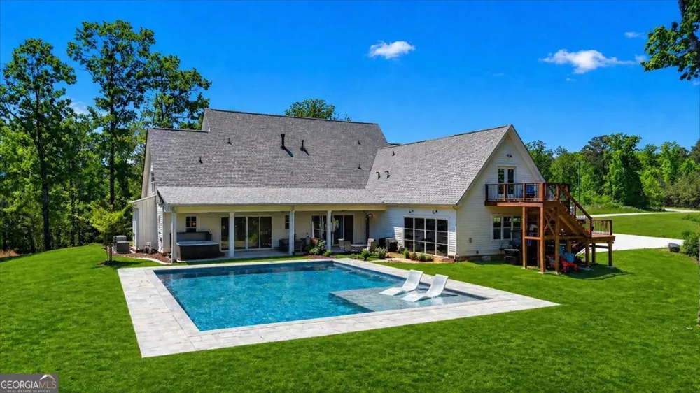 800 Garland Mountain TRL Waleska, GA 30183