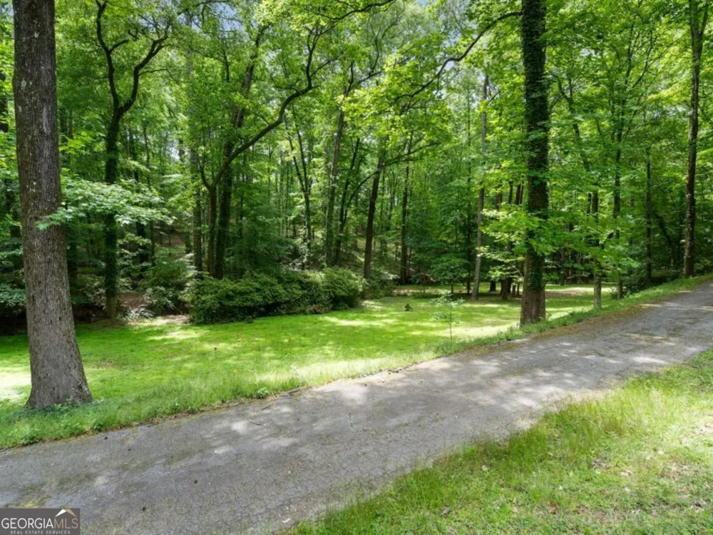 1340 W Garmon RD Sandy Springs, GA 30327