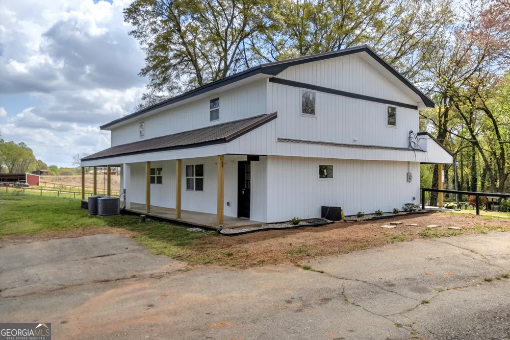 8606 Holly Springs RD Maysville, GA 30558