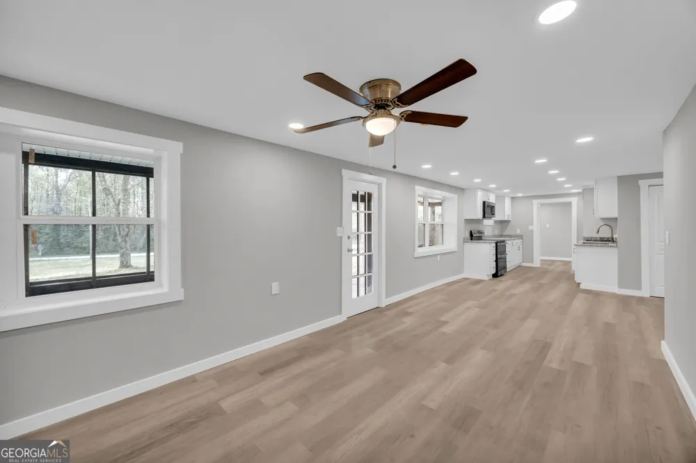 8606 Holly Springs RD Maysville, GA 30558
