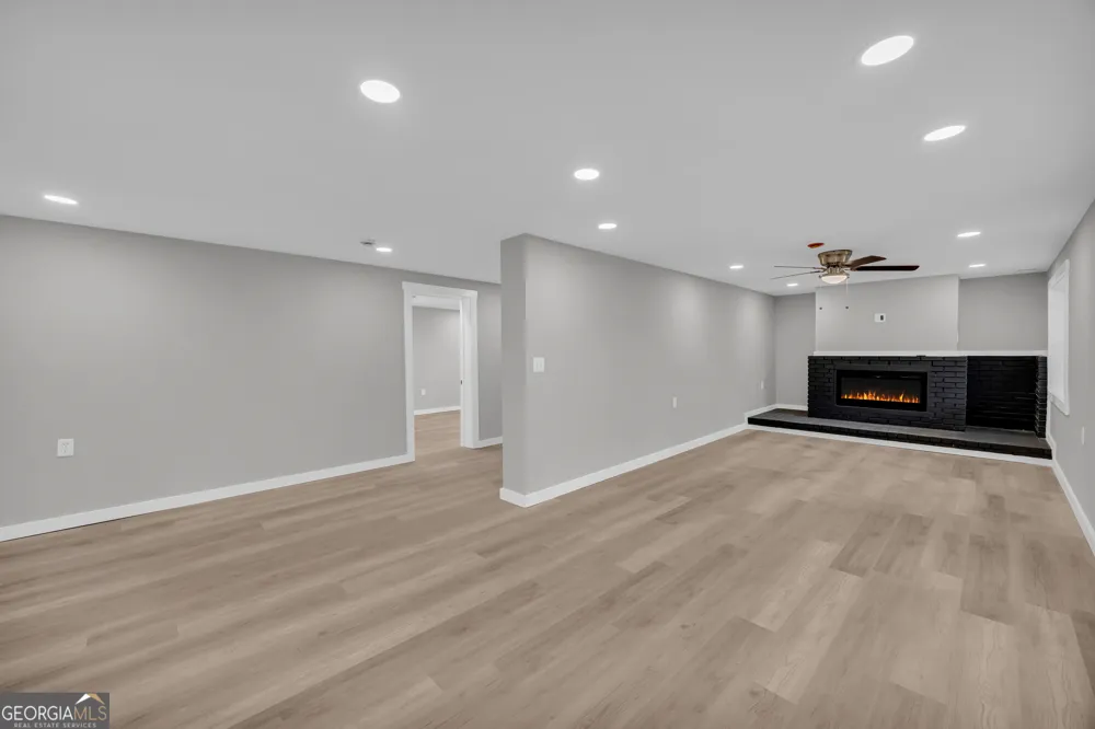 8606 Holly Springs RD Maysville, GA 30558