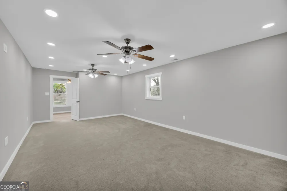 8606 Holly Springs RD Maysville, GA 30558